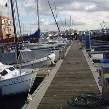 marina-facilities-in-la-marina-docks-in-a-coruna